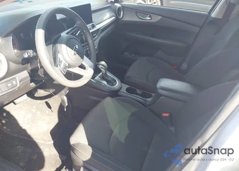 2021 Kia Forte Lxs z USA, uszkodzony, nr VIN 3KPF24AD0ME333678